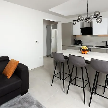 Silvi * ロヴラン