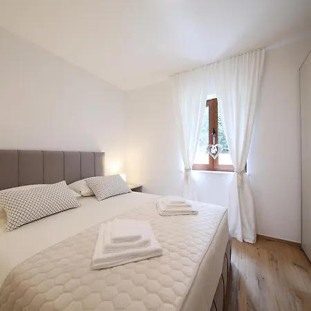 Lejlighed Silvi Lovran